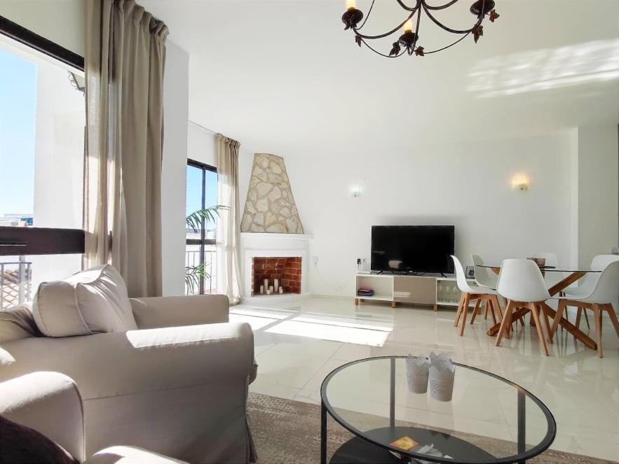 Beautiful 4 Bedroom Town House In Punta Lara Holiday home *